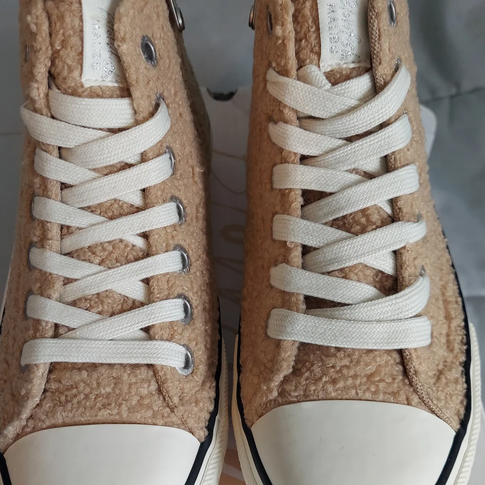 Blowfish Malibu Neutral Tan High-Top Sneakers Women's Size 6.5 NWT Textile
